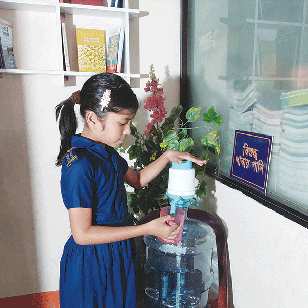 শ্রেণিকক্ষে শিক্ষক ও শিক্ষার্থী